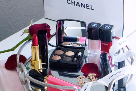 Chanel Beauty Day to Night Look #ad #chanel #chanelpartner #chanelbeauty #blogger #fashionblogger #styleblogger #streetstyle #beautyvanity #beautytable #beautyproducts #makeuptips #holidays #party #redlips